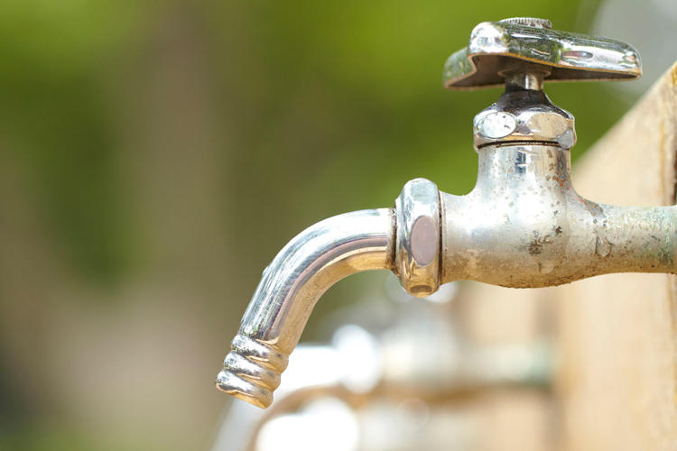 水龙头出水不均匀解决小妙招,家用水龙头滴水的解决办法