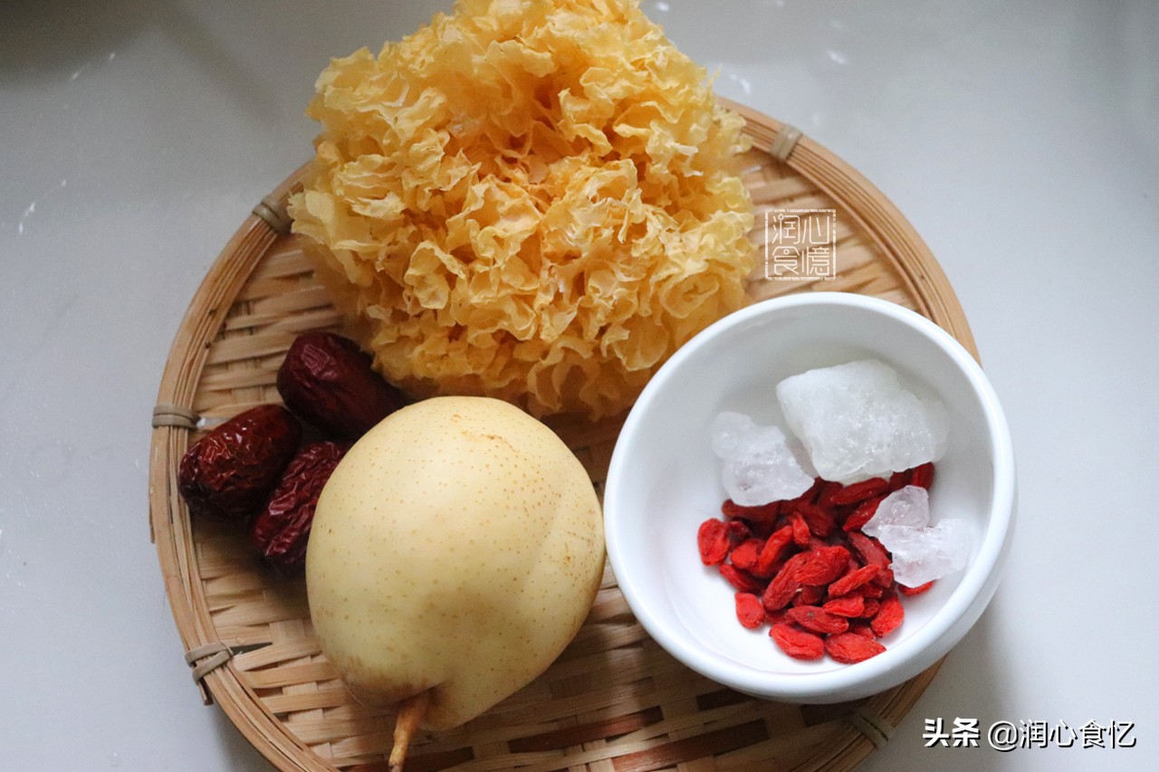 银耳汤怎么能熬出胶质,煮银耳一直不出胶是怎么回事