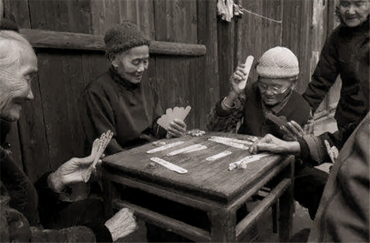 清朝的李庆远活了256岁是真的吗,李庆远介绍历史上活了1000岁的人