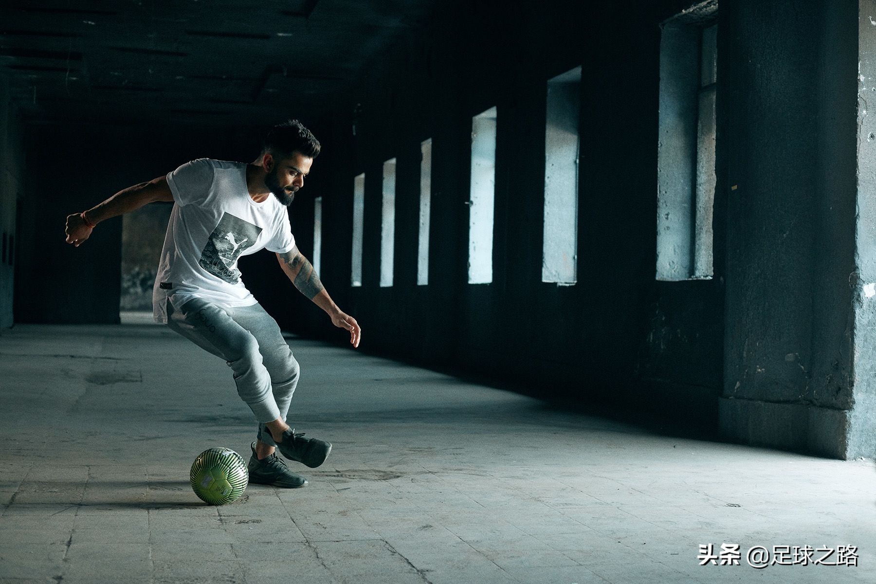 花式足球技巧之三个花式过人技巧,足球花式过人50招小学生