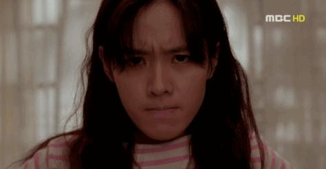 硬刚女皇龙妈也扛不住法令纹,2条沟壑让人心疼,贴一贴就消了