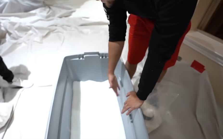 用100万个海洋球填满房间,50万个海洋球装在房间