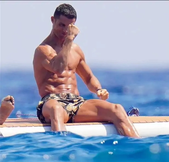 羡慕c罗,c罗一身腱子肉