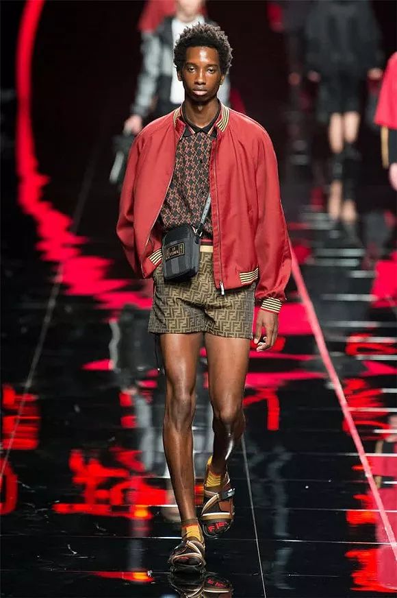 夏天穿什么裤子比较好男士,夏季穿什么裤子男好看