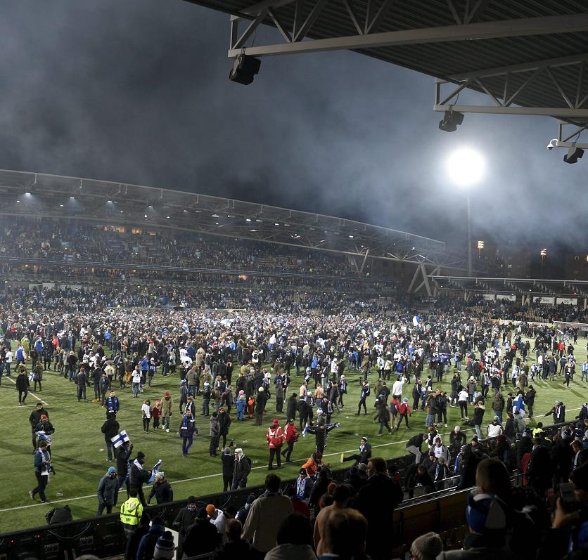 伟大的3-0！世界第55奋战52年终进欧洲杯万人疯狂庆祝如夺冠