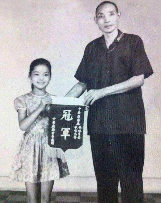 邓丽君在台湾眷村生活,邓丽君回眷村