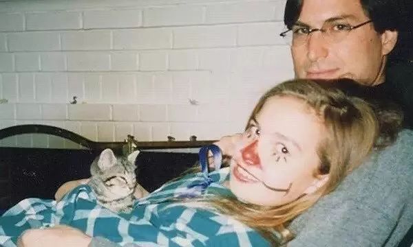 被全世界封神的乔布斯,也是位普通又孤独的父亲