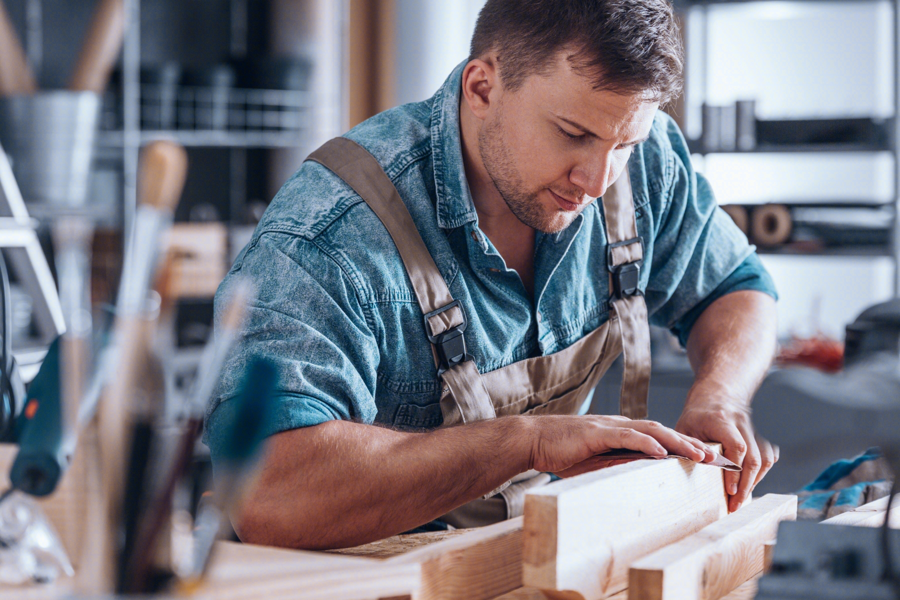 颗粒板跟生态板哪个做柜子好,颗粒板和生态板哪个做柜体