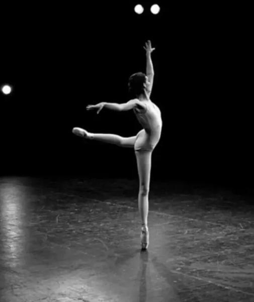 跳舞动作软趴趴的，没力，怎么办？