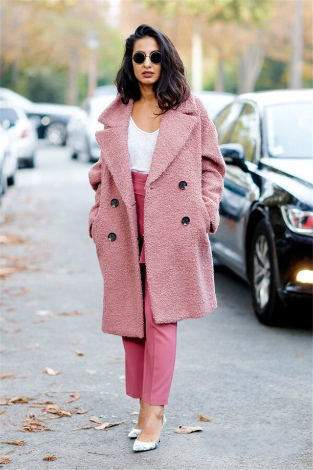 40岁女冬天穿什么颜色显年轻,四十岁穿什么颜色好看显年轻显白