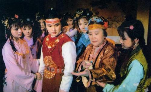 赵姨娘施法被揭穿了吗,赵姨娘用巫术被发现了吗