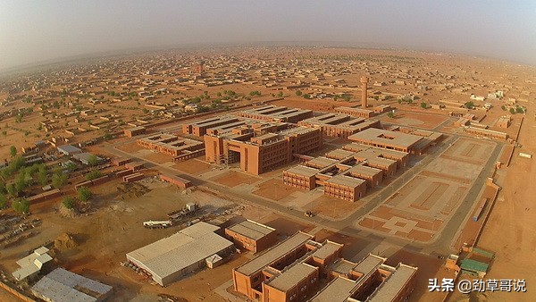 世界最穷的9个国家，都由黑人统治，是回天乏术还是自食恶果？