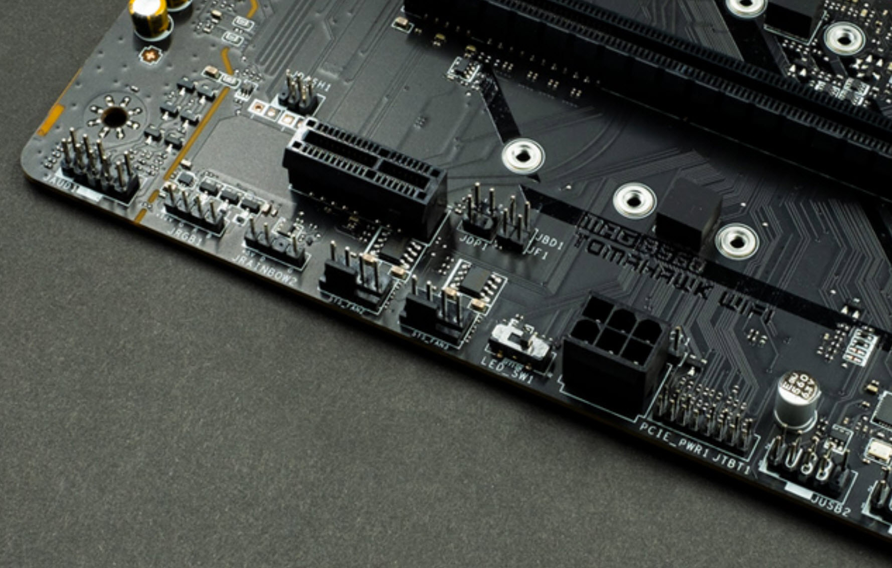 现在显卡入门级的买不到,显卡买刚好够用的还是更好的