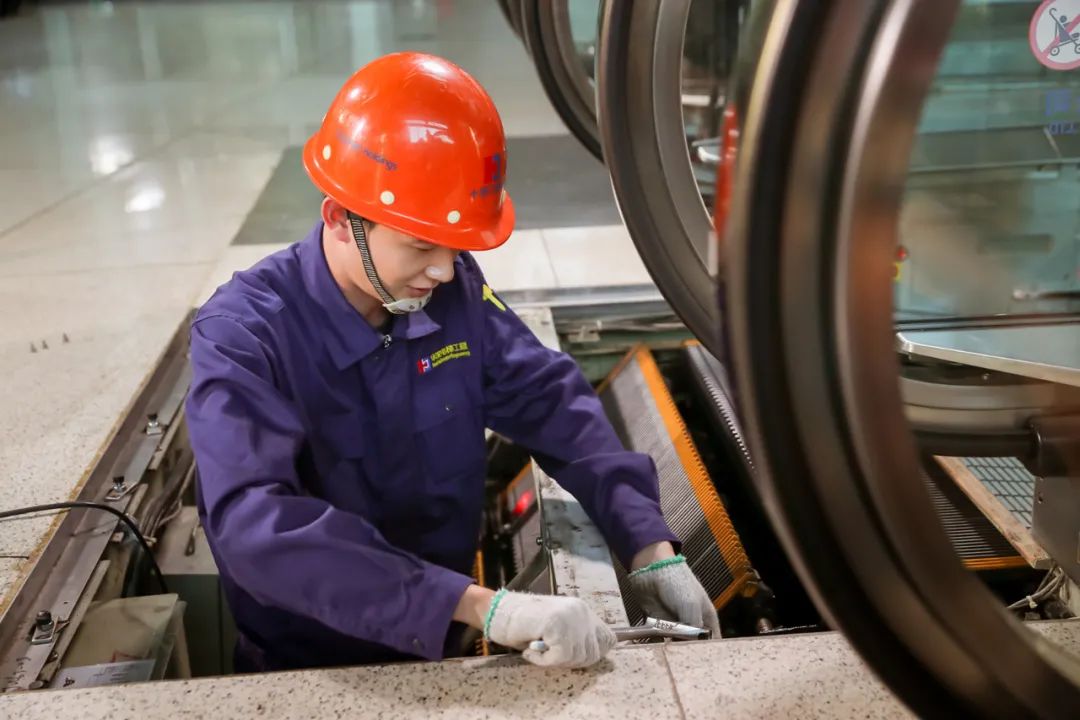 TOP13!华发物业上榜2021中国物业服务品牌力榜单