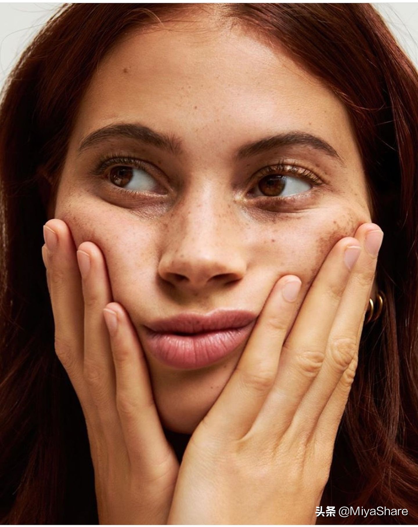 什么粉底不暗沉好用,粉底不起皮的正确使用方法