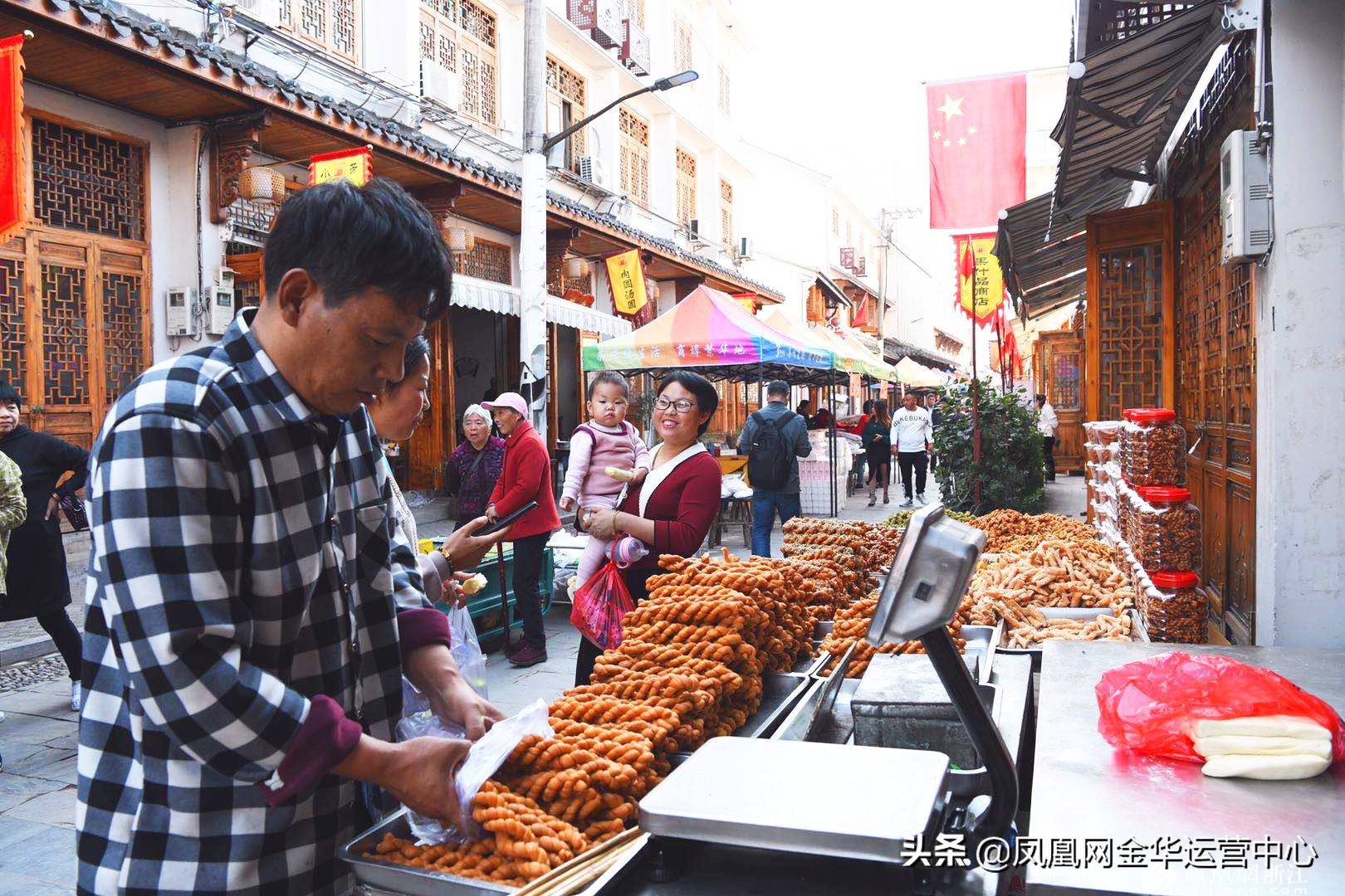 逛老街品美食,逛古街品美食促消费