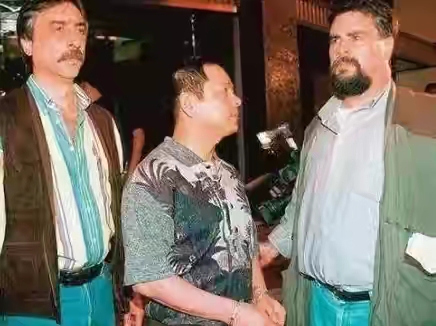 澳门教父崩牙驹视频,澳门何鸿燊和崩牙驹