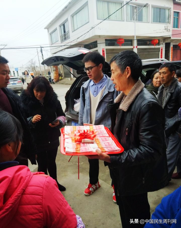 139999加“三金”，农村攀比式的婚礼，让很多未婚小伙谈婚色变