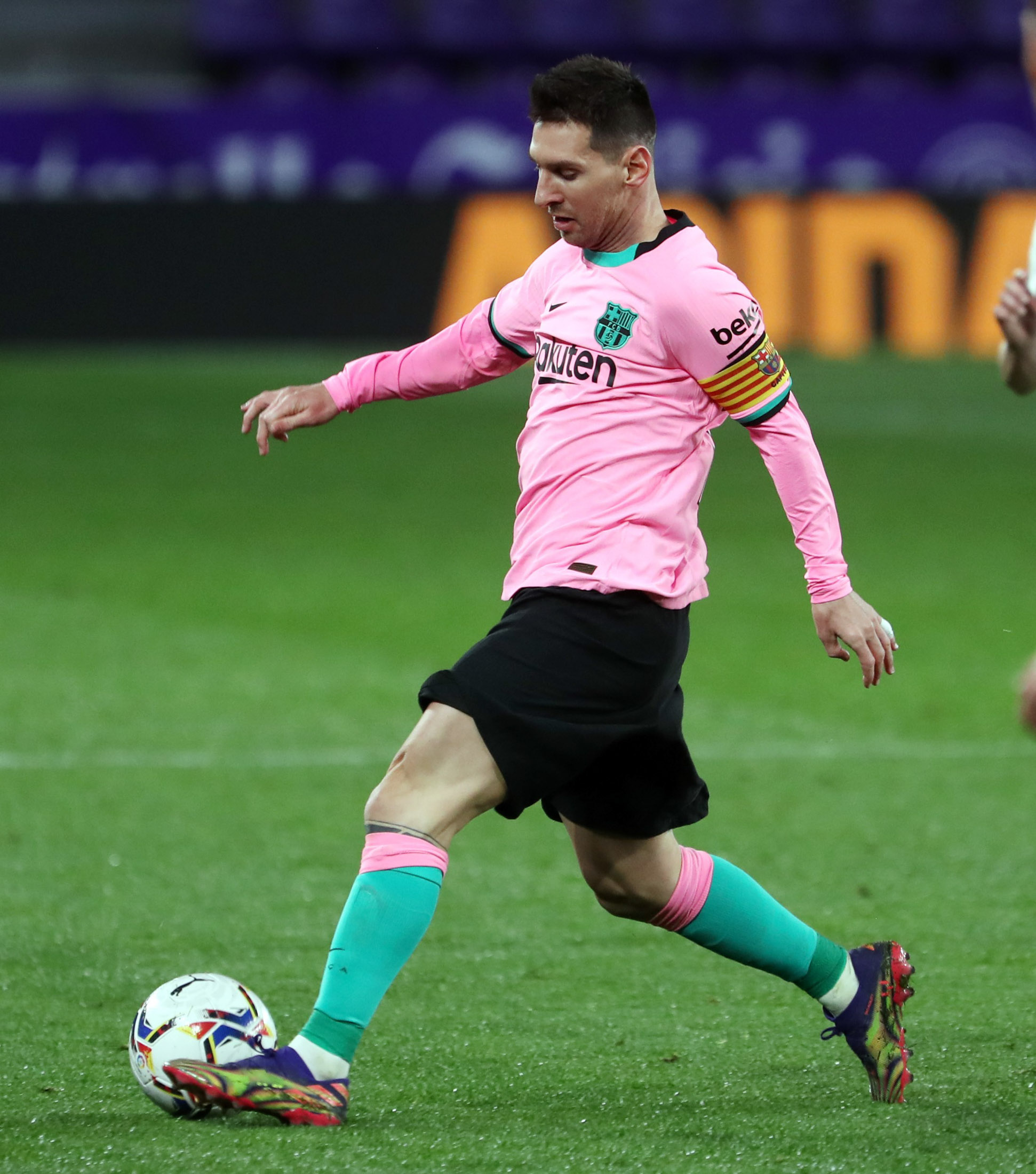 梅西球鞋汇总,梅西金色球鞋发售价