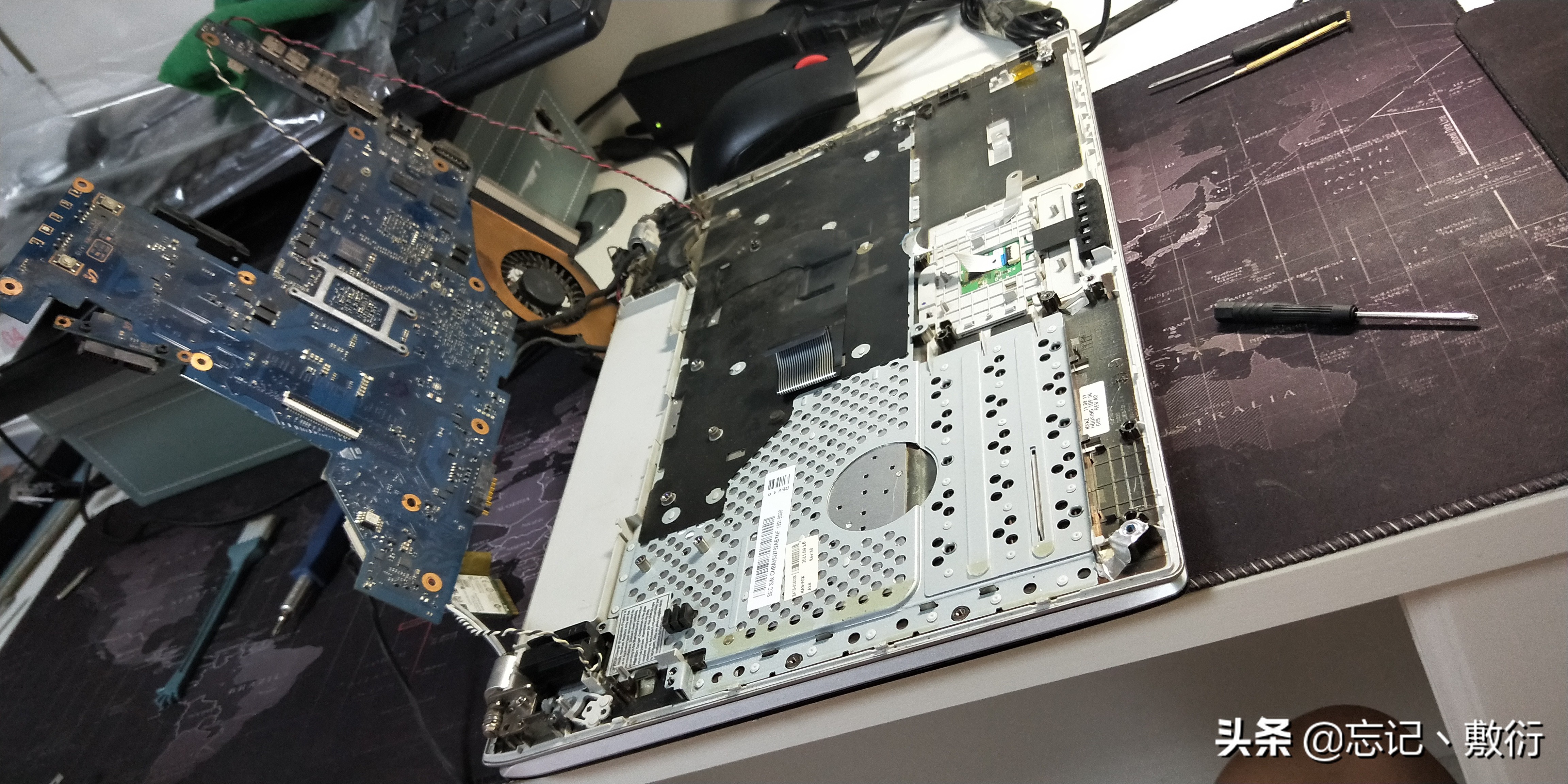 更换三星笔记本（q460）键盘，为了换个键盘把整个笔记本拆了稀碎