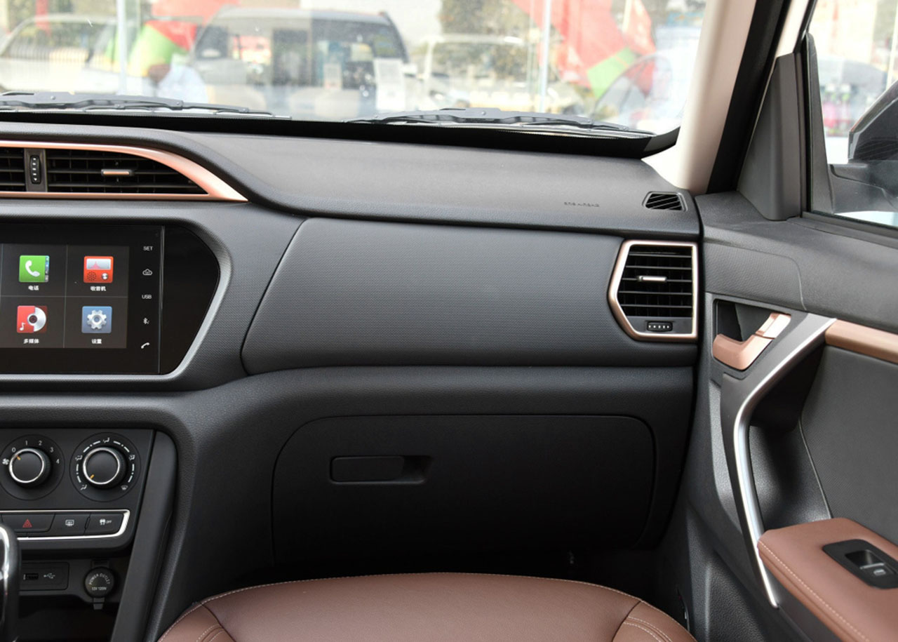 奇瑞瑞虎3有时尚版型吗,奇瑞瑞虎3和长安cs35plus哪个好