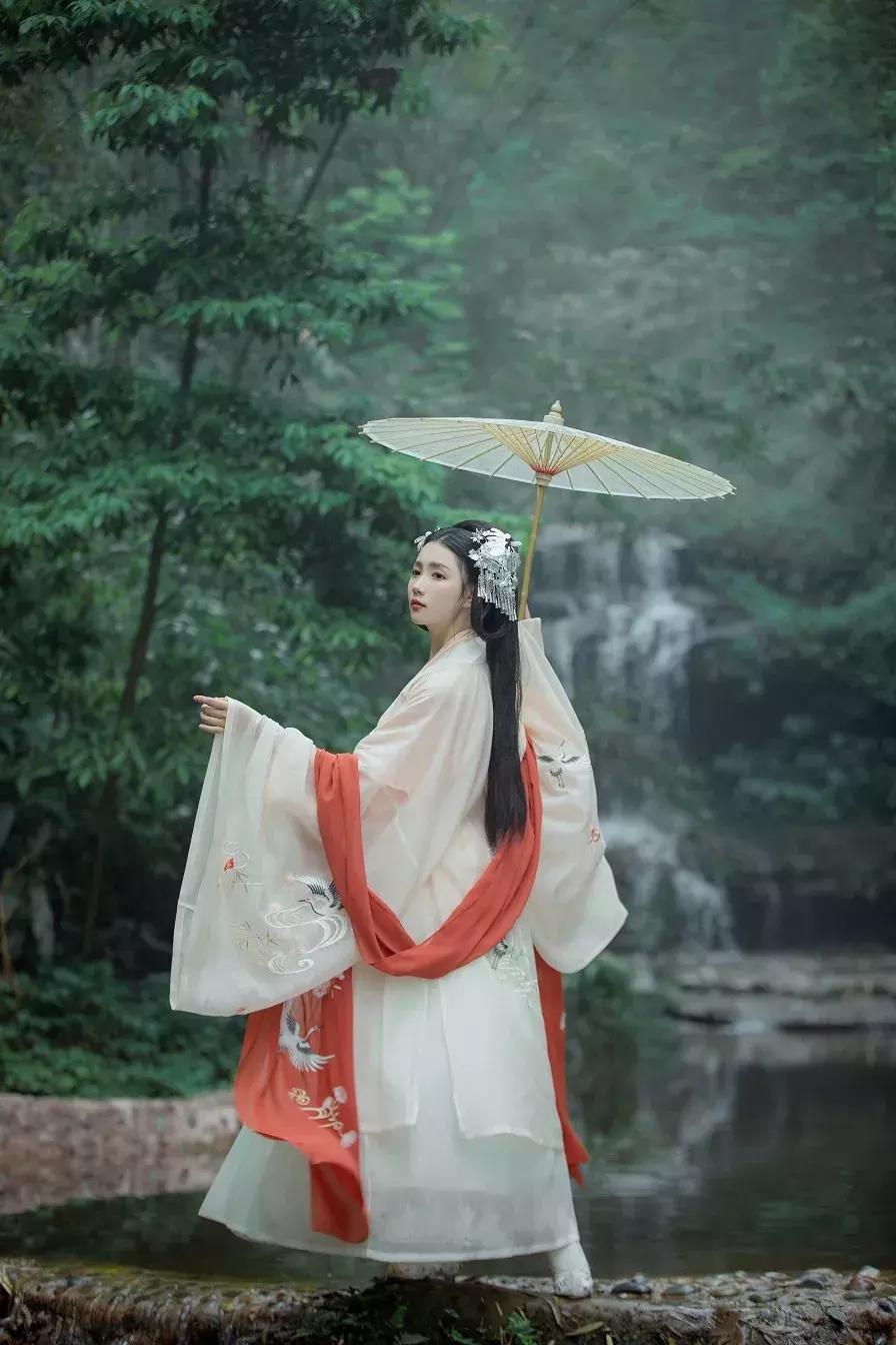 春夏秋冬四时歌，四时常映彩舟行！