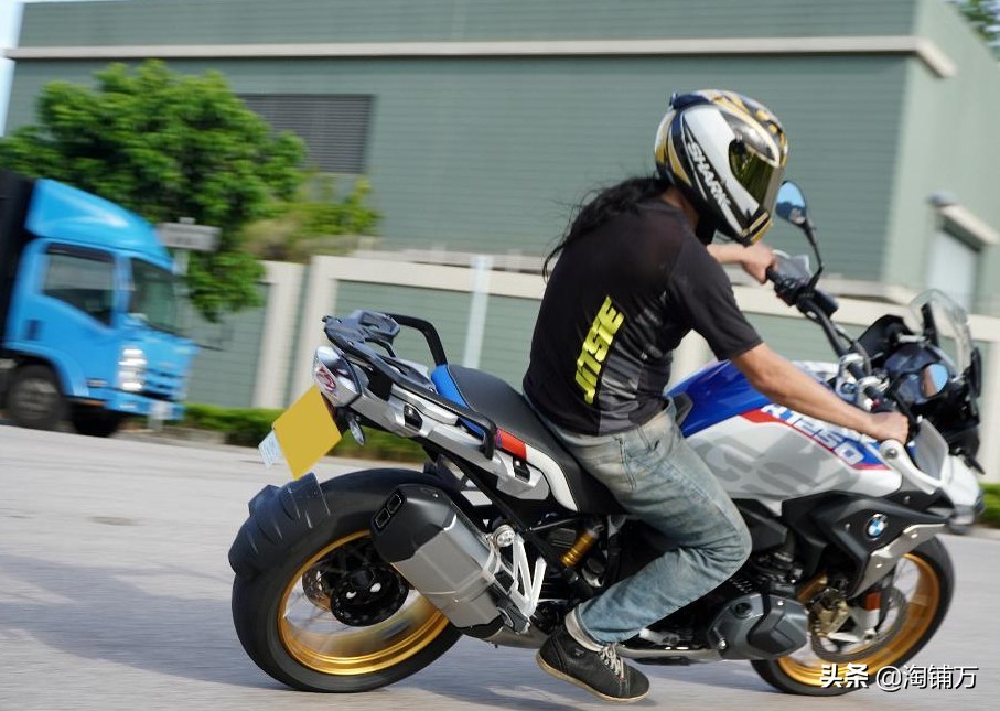 2019款宝马r1250摩托车,2021款宝马r1250gs座高