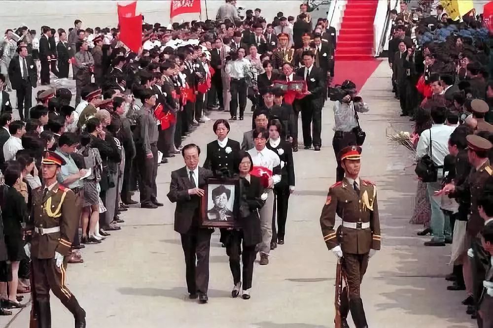 他们在寻找真相的同时，死亡也在寻找他们...