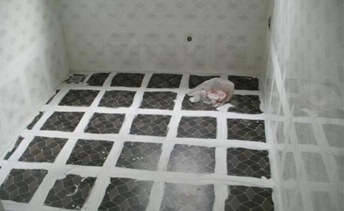 让师傅做平缝说砖不平,自己给地砖填缝