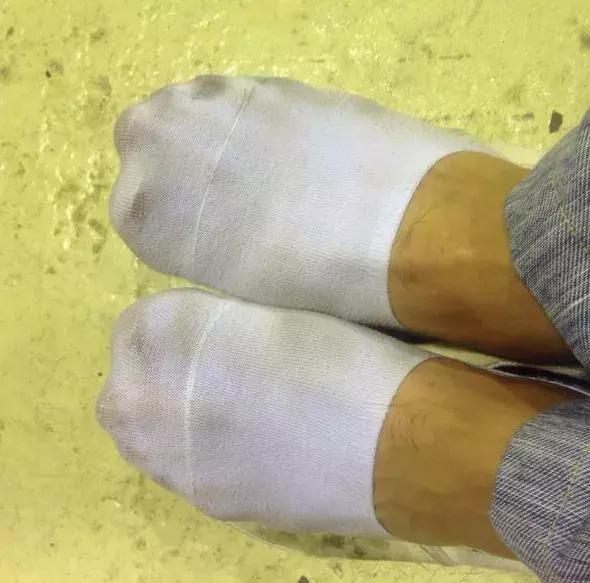 少女卖二手内衣年入50万，衣物上味道越重越好？！