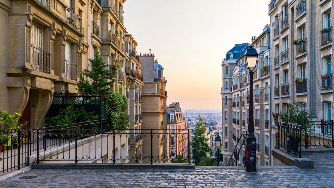 在贴满了一百万张贴纸之后,我快不认识巴黎地铁了…