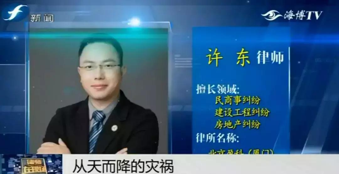 好险|大爷公园散步，硕大枝条垂直戳下，再偏毫厘后果不敢想！