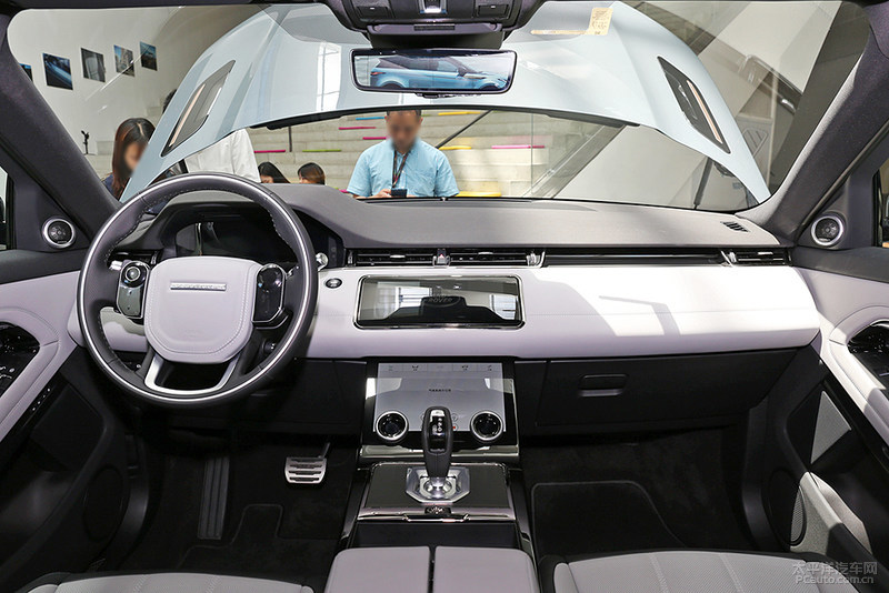 路虎揽胜极光对比同级别bba质量,路虎揽胜极光新一代测评视频