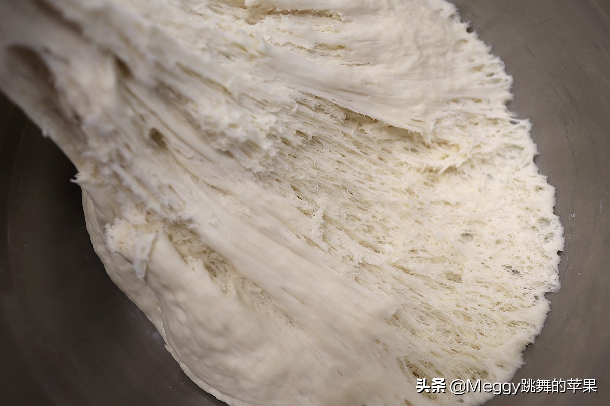 春天必吃的春笋酱肉包子，一锅16个全进肚了，抹抹嘴还没解馋