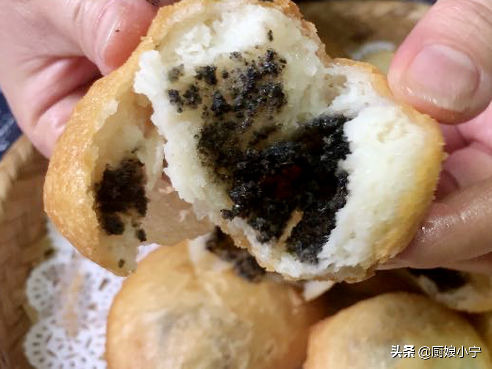 油炸糕怎么做才会蓬松酥脆视频,大黄米面油炸糕怎样做酥脆鼓大泡