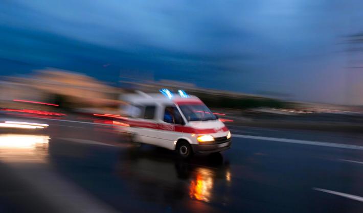 22岁女孩,突然昏迷,抢救3小时,得知原因,闺蜜怒骂其男友