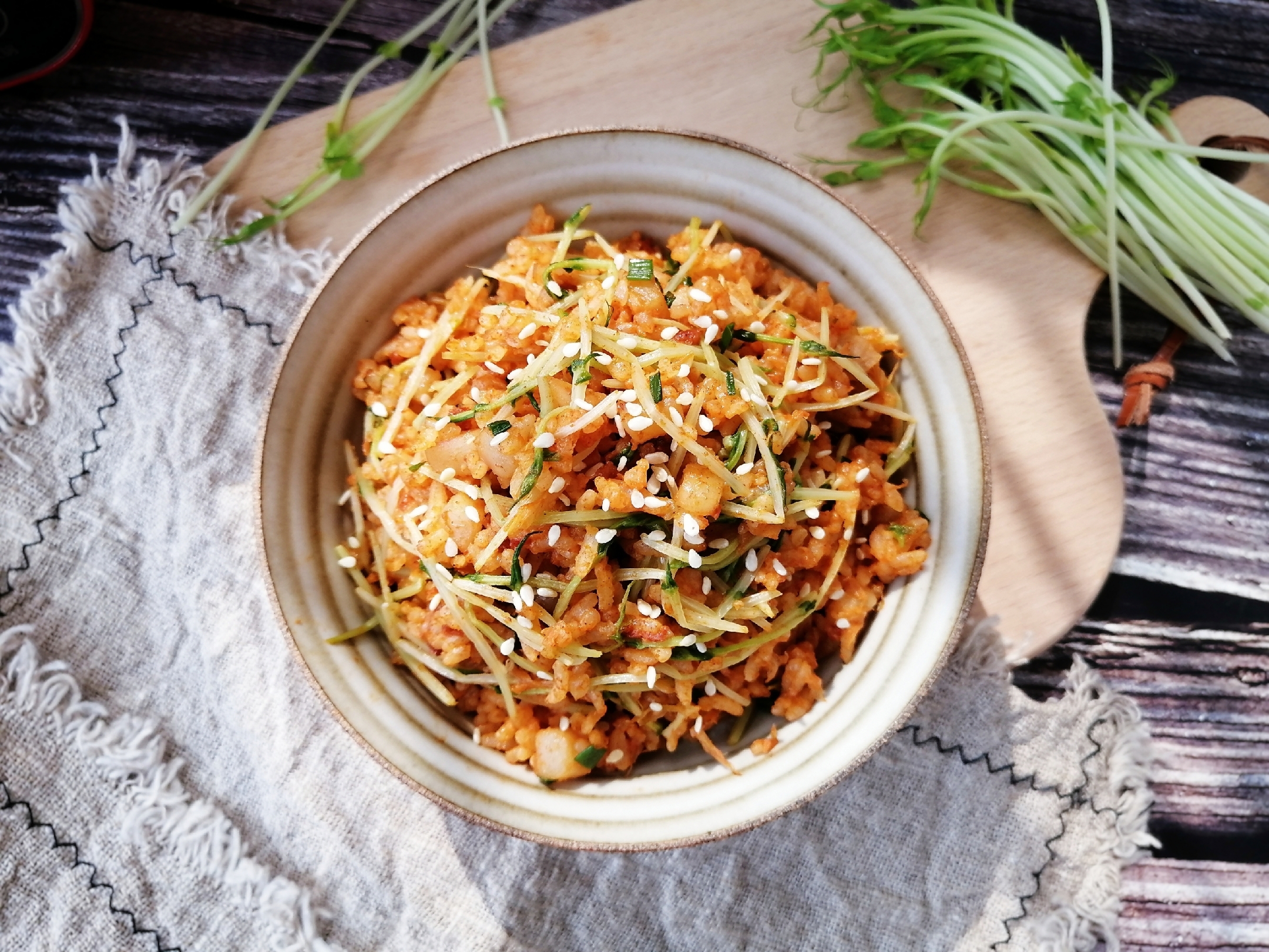 白米饭吃腻了怎样解决,白米饭鱿鱼炒饭