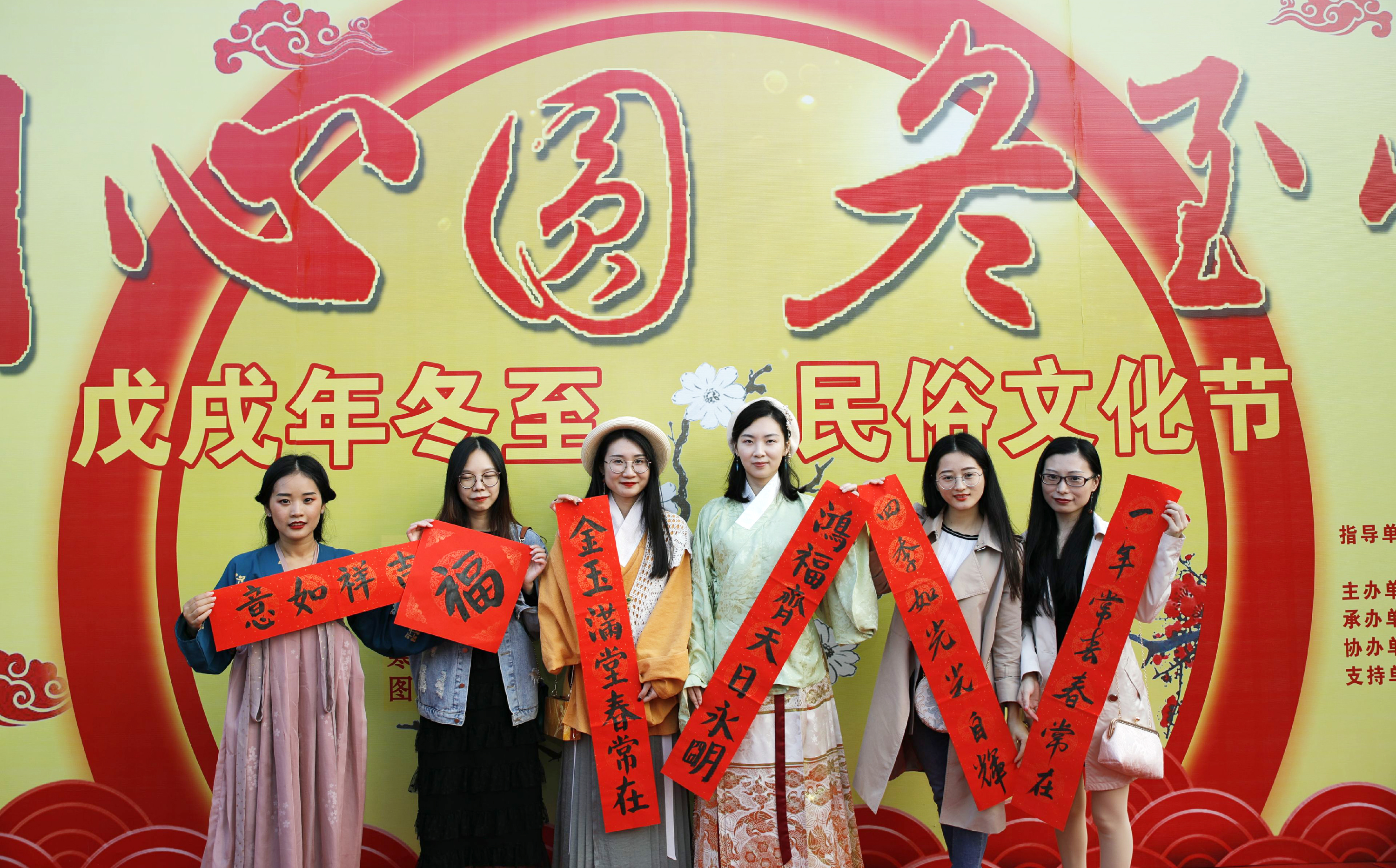 三角梅爆花盆景,三角梅巨桩盆景