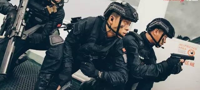 狙击枪击中恐怖分子,大口径狙击枪击中人的真实状况