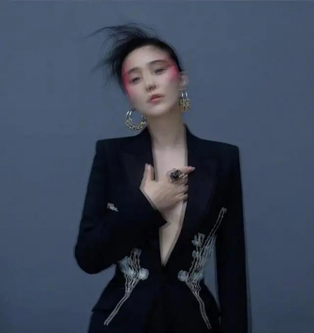 范冰冰霸气穿衣风格真空西装,范冰冰西装霸气侧漏写真