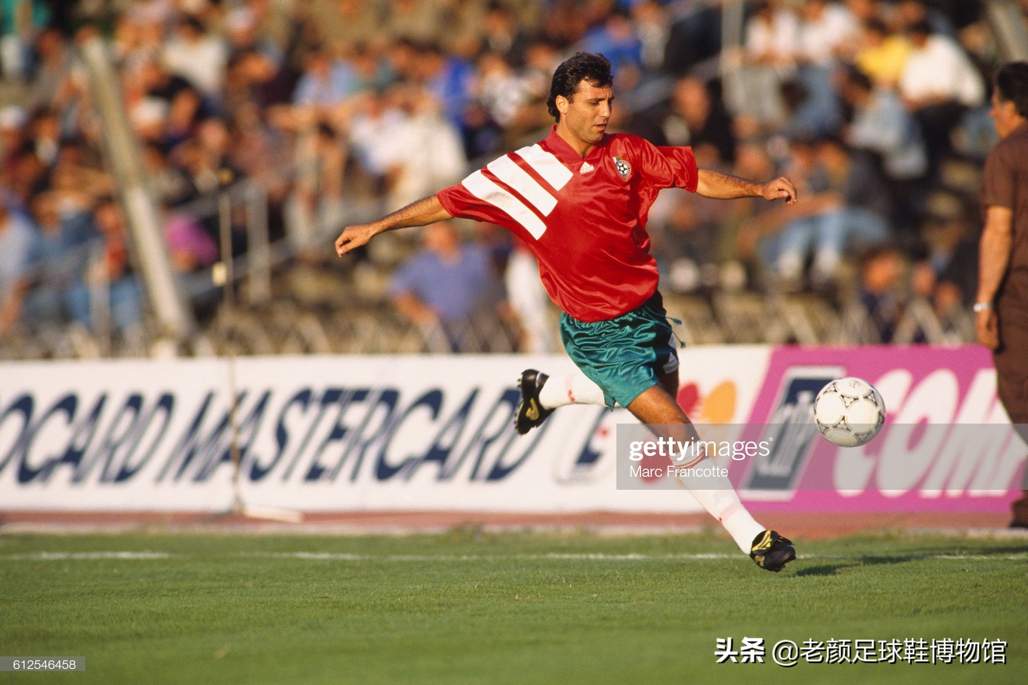 被终身禁赛的共产主义球王，最痛恨皇马的巴萨巨星曾经当过炊事员