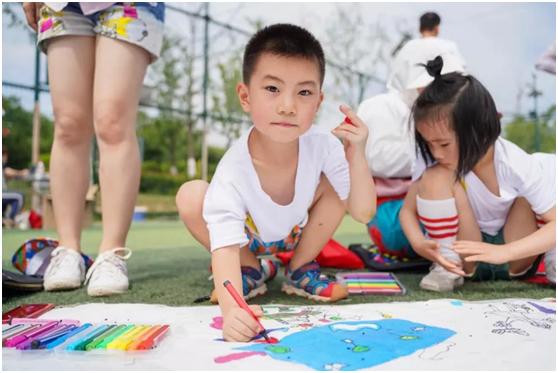 百米长卷绘中华童心,百米画卷绘祖国亲子活动幼儿园