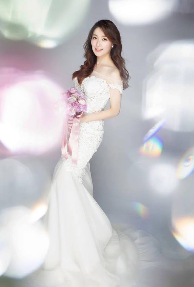 52岁音乐人包小松与小13岁女友主播修成正果，元旦公开婚讯婚照