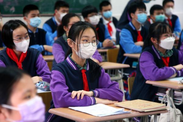 小学生喜欢看漫画书要不要制止,小学生喜欢看漫画书好吗