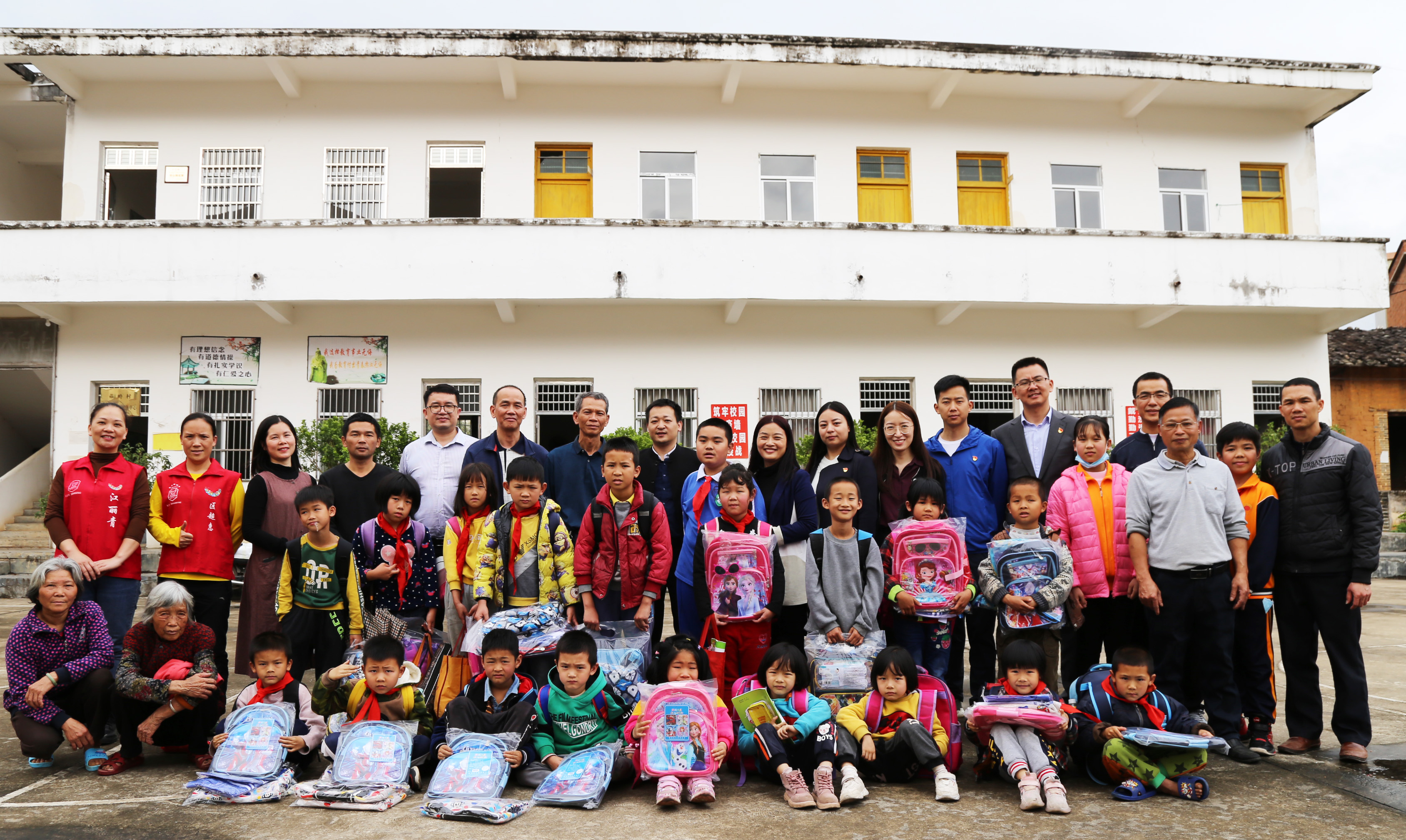 深圳爱心企业捐赠物资,深圳市爱心捐赠书籍