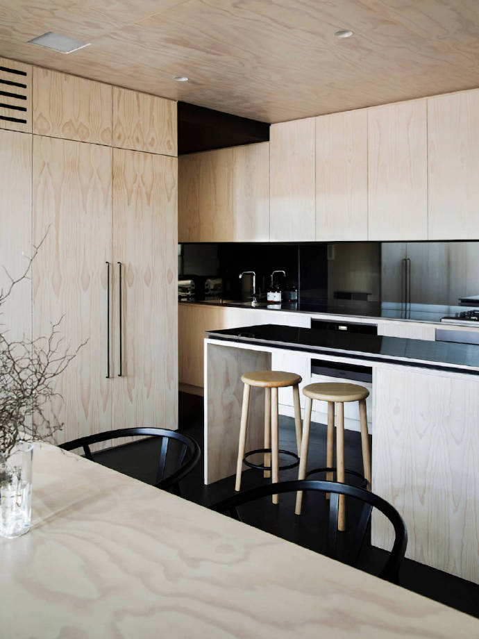 定制家具和木工师傅打造的区别,家具是请木工做还是家具厂便宜