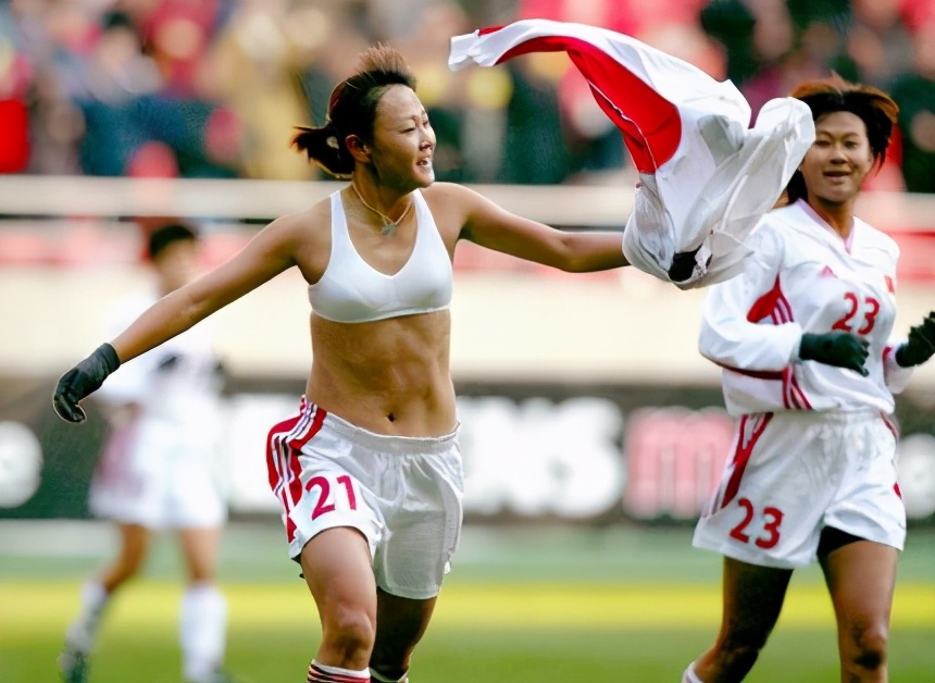 女足运动员脱衣庆祝,女足腹肌白斩鸡