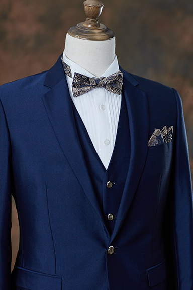 男人学会挑选西装尽显男人之风,男人如何挑选第一件西装