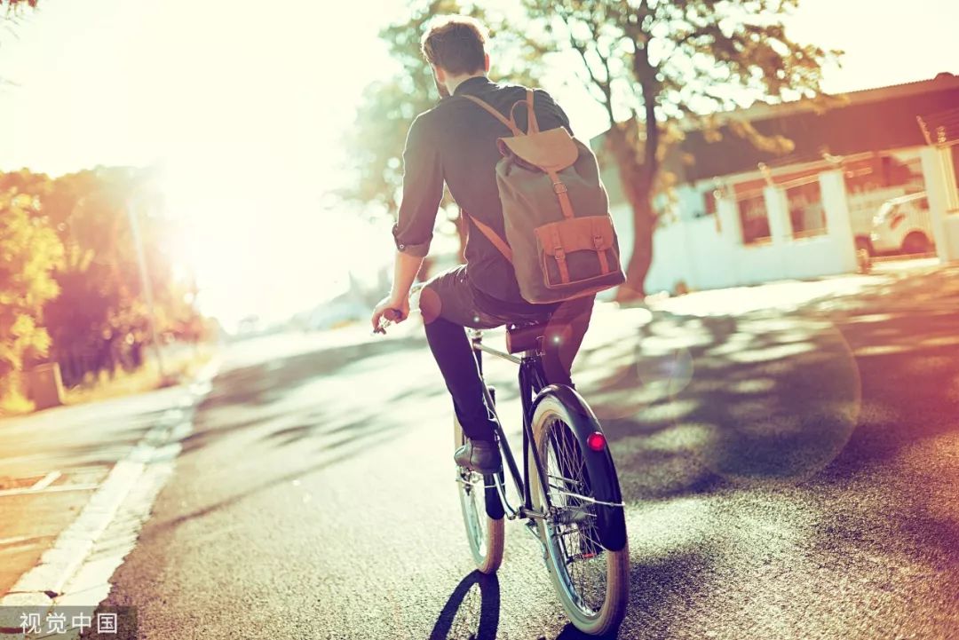 公认十大最好用的百元皮双肩包,10款值得入手的双肩包