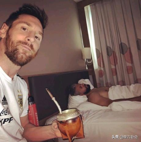 梅西自拍阿圭罗睡觉照片,梅西拍阿圭罗睡觉